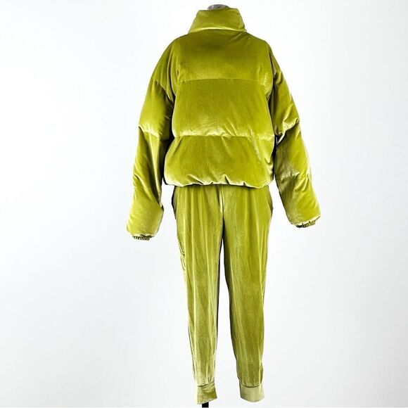 NWT Fabletics Wander Velour Cropped Puffer Jacket And Luxe Velour Jogger - Picture 6 of 16